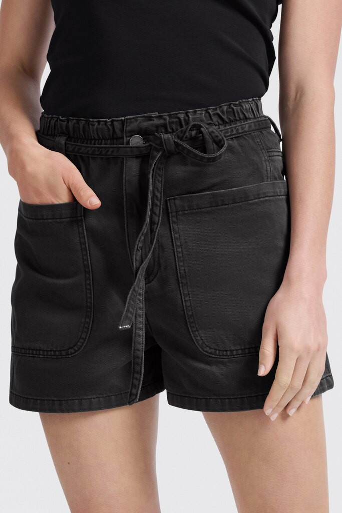 Stückgefärbte Shorts