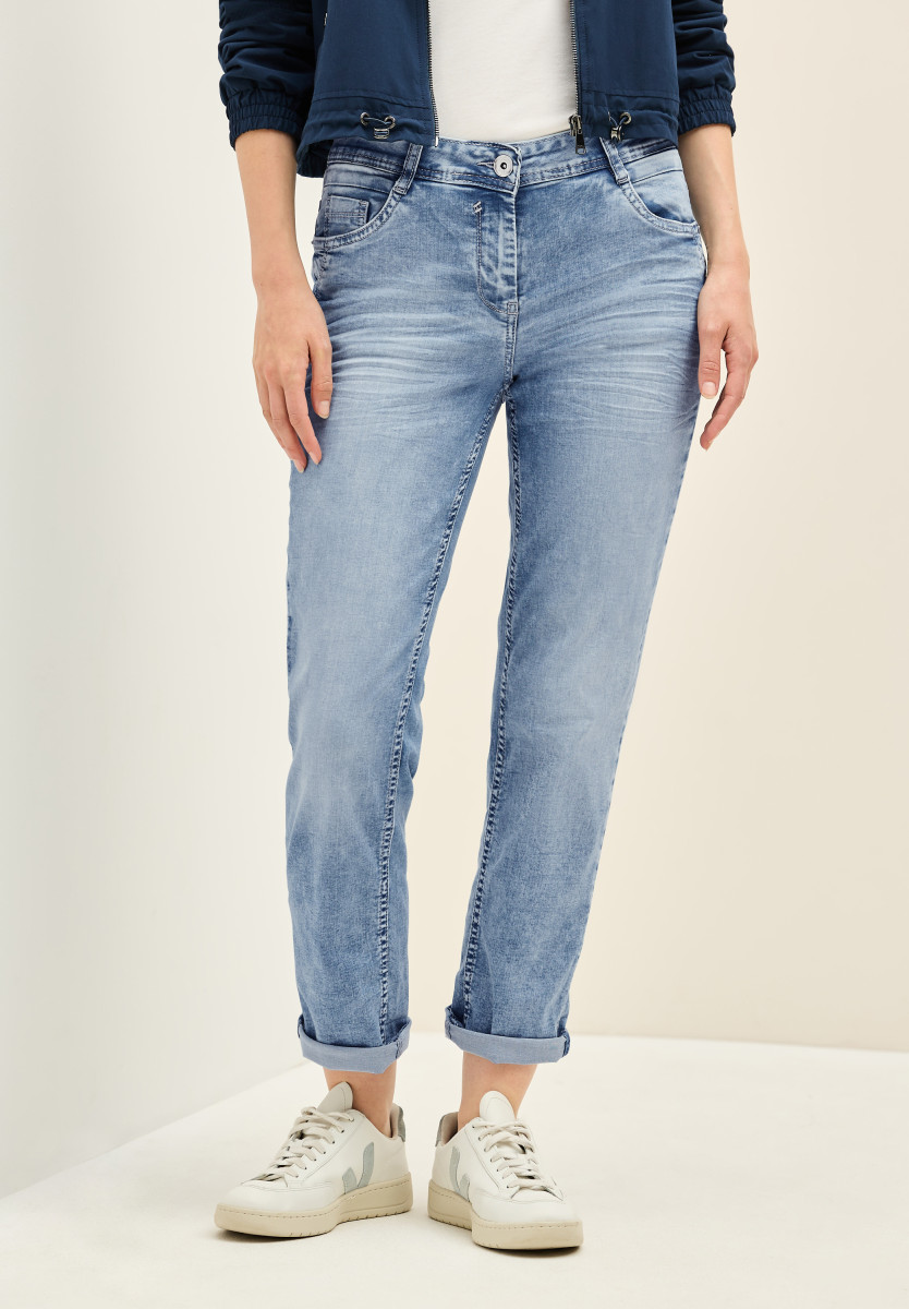 Jeanshose im Causal Fit