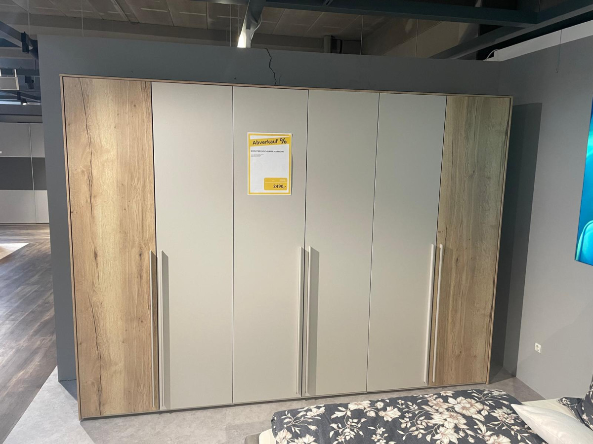 Kleiderschrank
