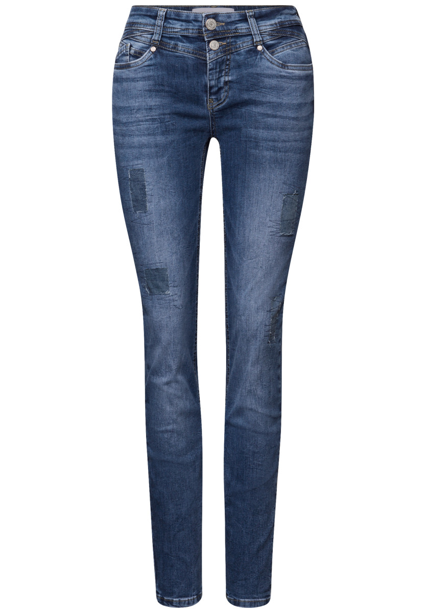 Jeans mit Destroyed Details