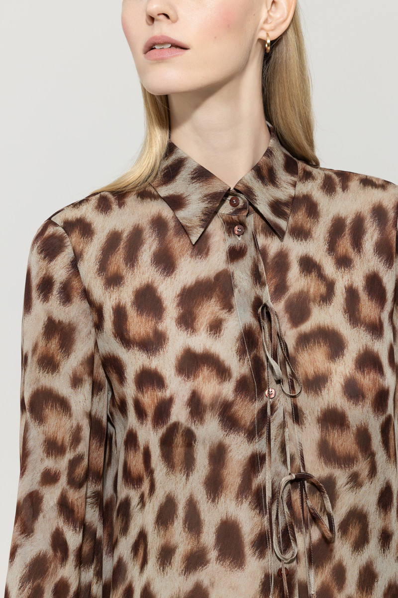 Hemdbluse aus Viskose-Crêpe