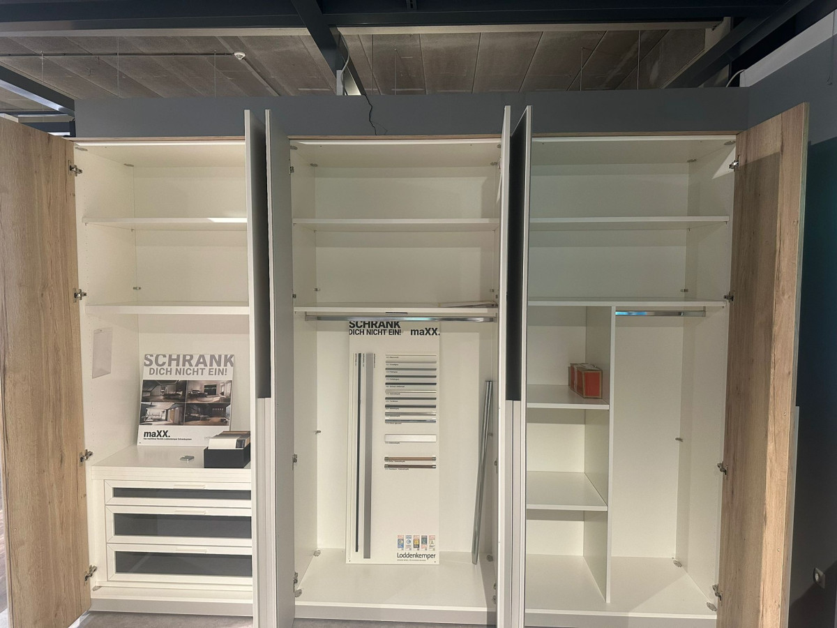 Kleiderschrank