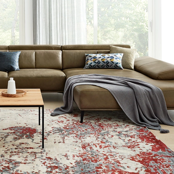Sofa und Teppich von Interliving