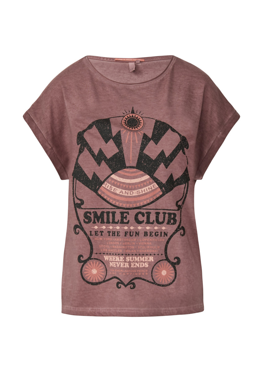 Gewaschenes T-Shirt rot