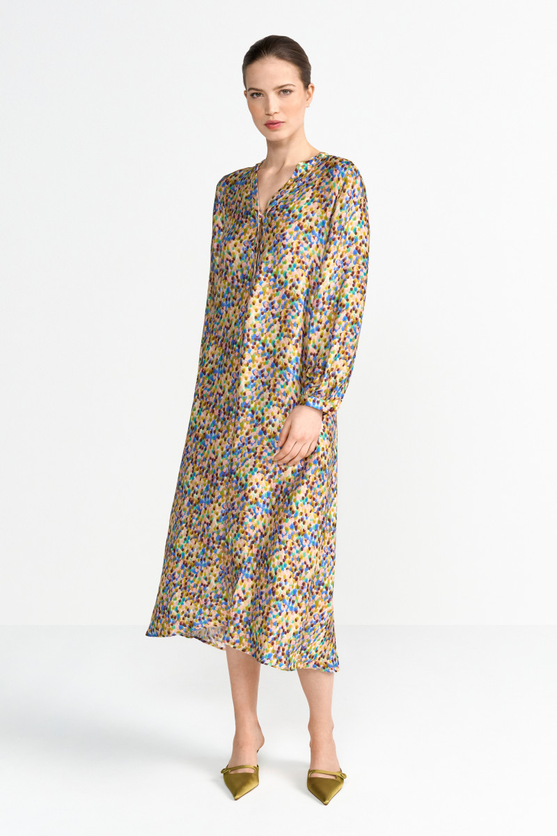 Kleid mit V-Ausschnitt
