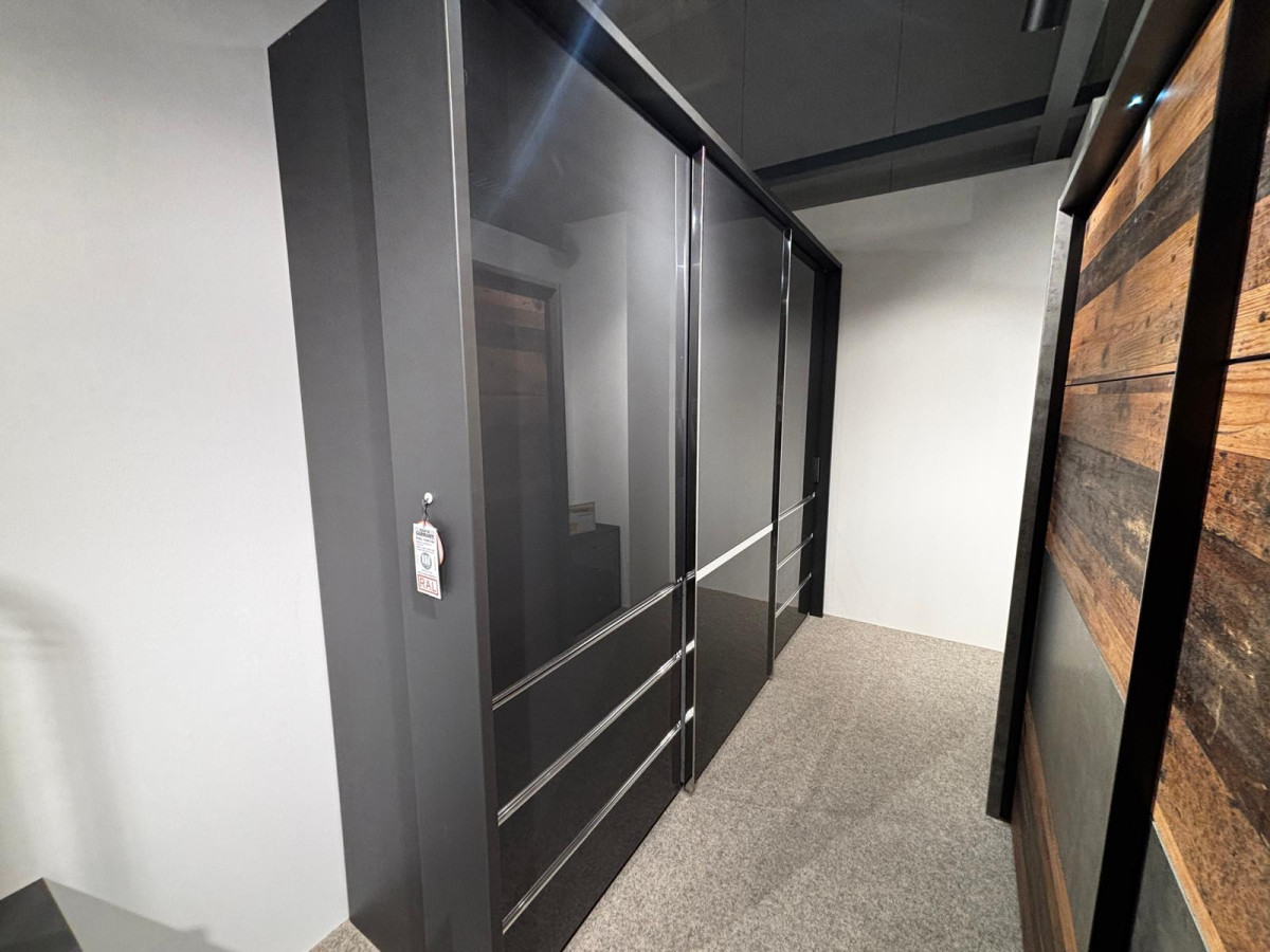 Schwebetürenschrank "Milva"