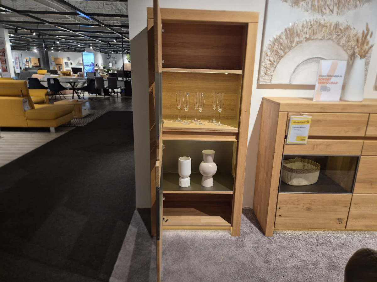 Vitrine links "Barletta 3000"