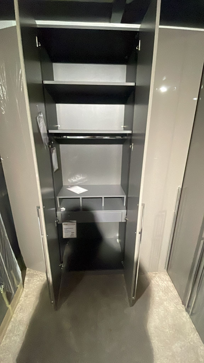 Kleiderschrank