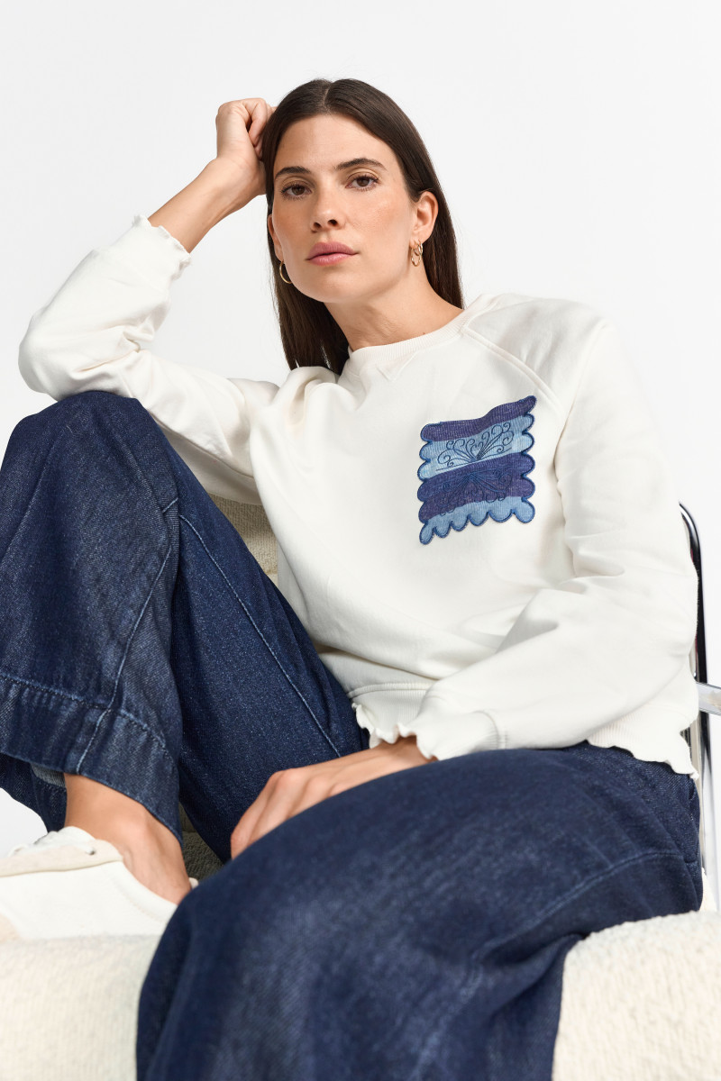 Sweatshirt