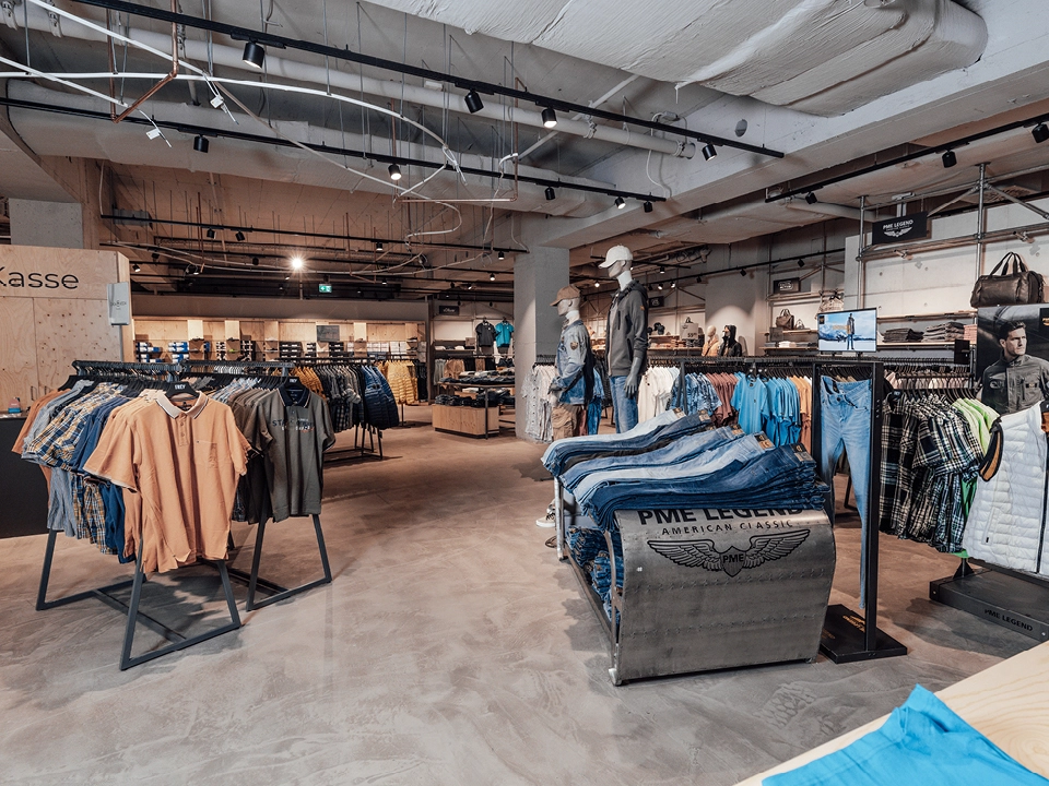Neue Herren-Etagen in Cham Herrenmode-Etage bei FREY in Cham