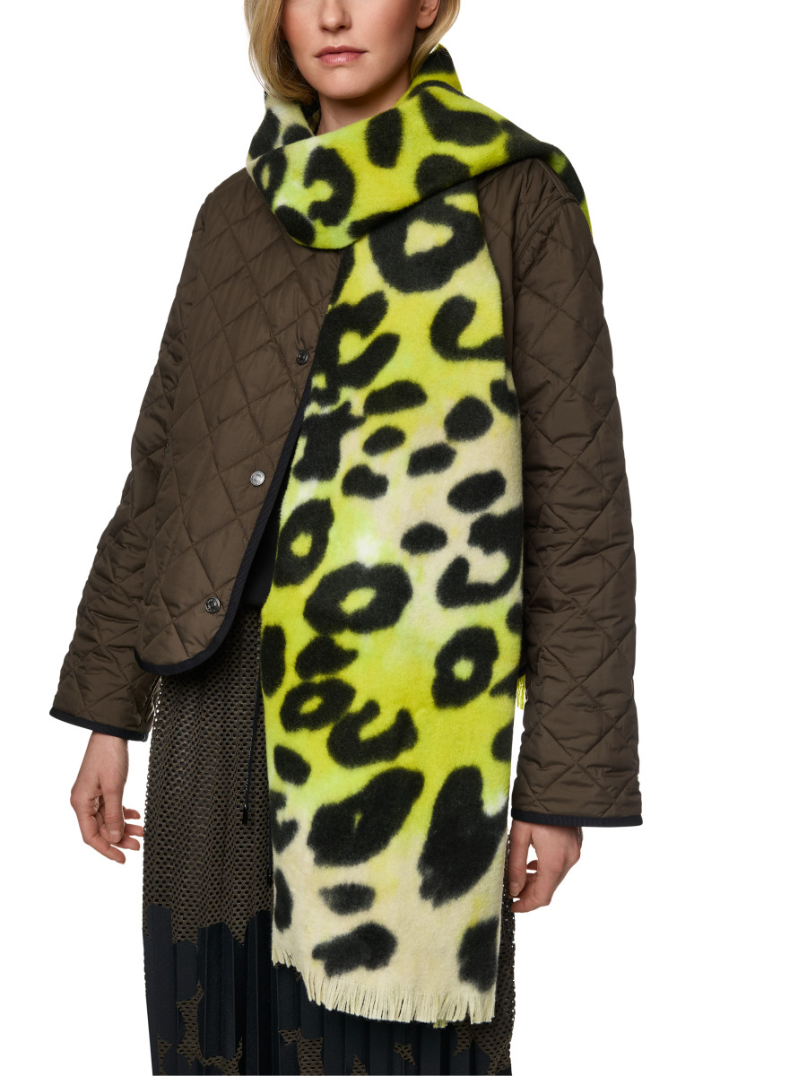 Wollschal mit Leo-Print