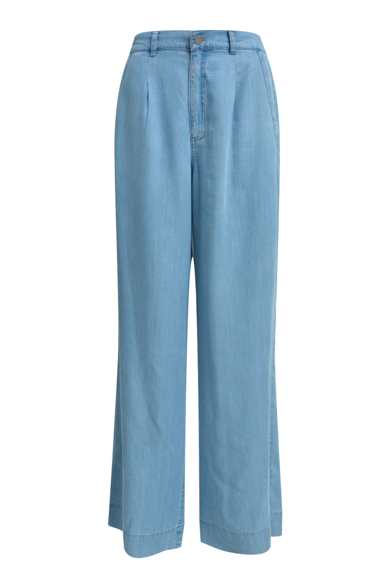 Hose mit ausgestelltem Bein