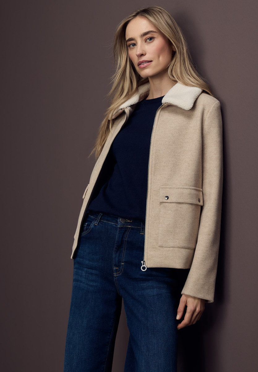 Jacke mit abnehmbarem Kragen